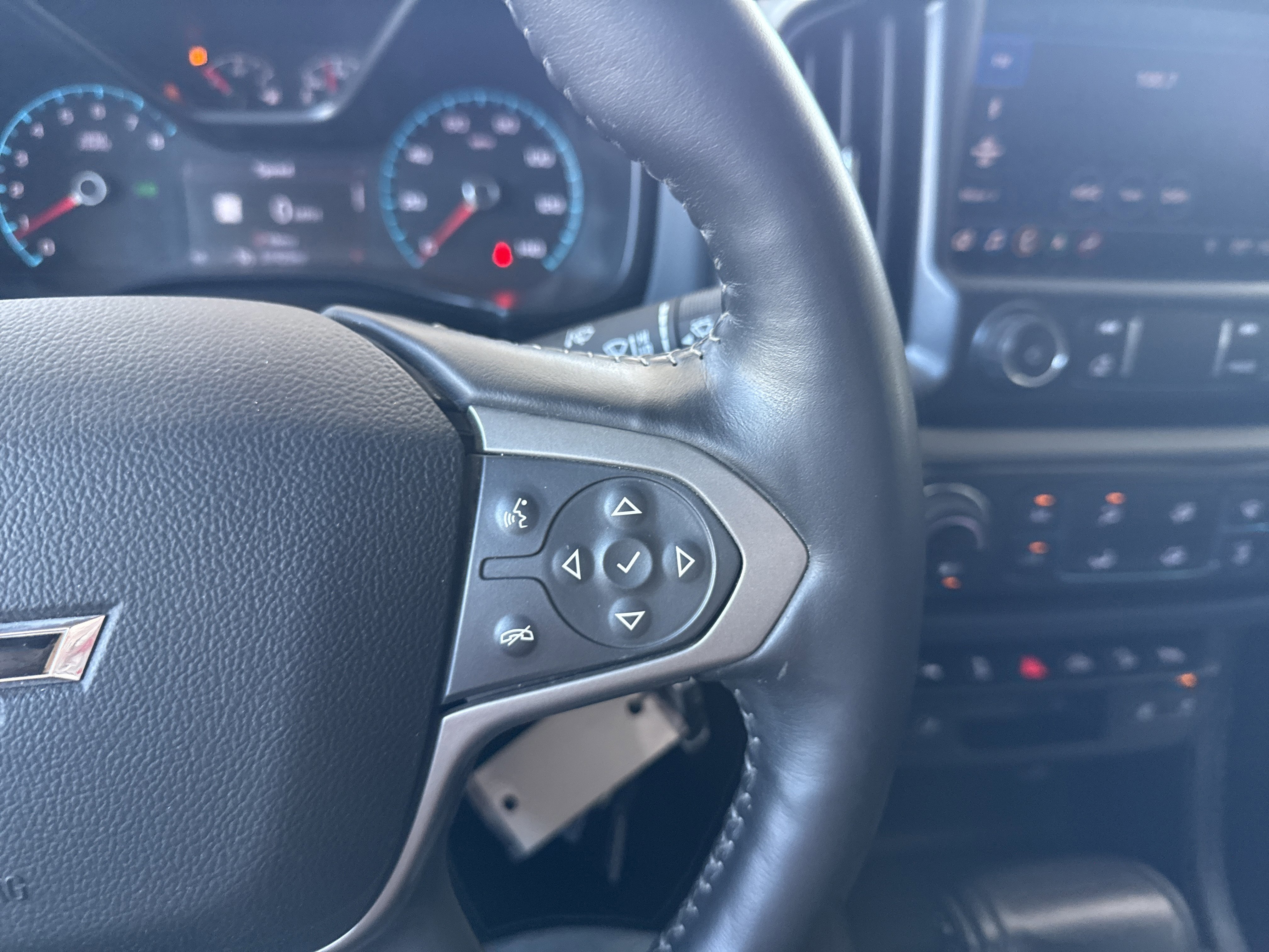 Used 2020 Chevrolet Colorado Z71 image 32