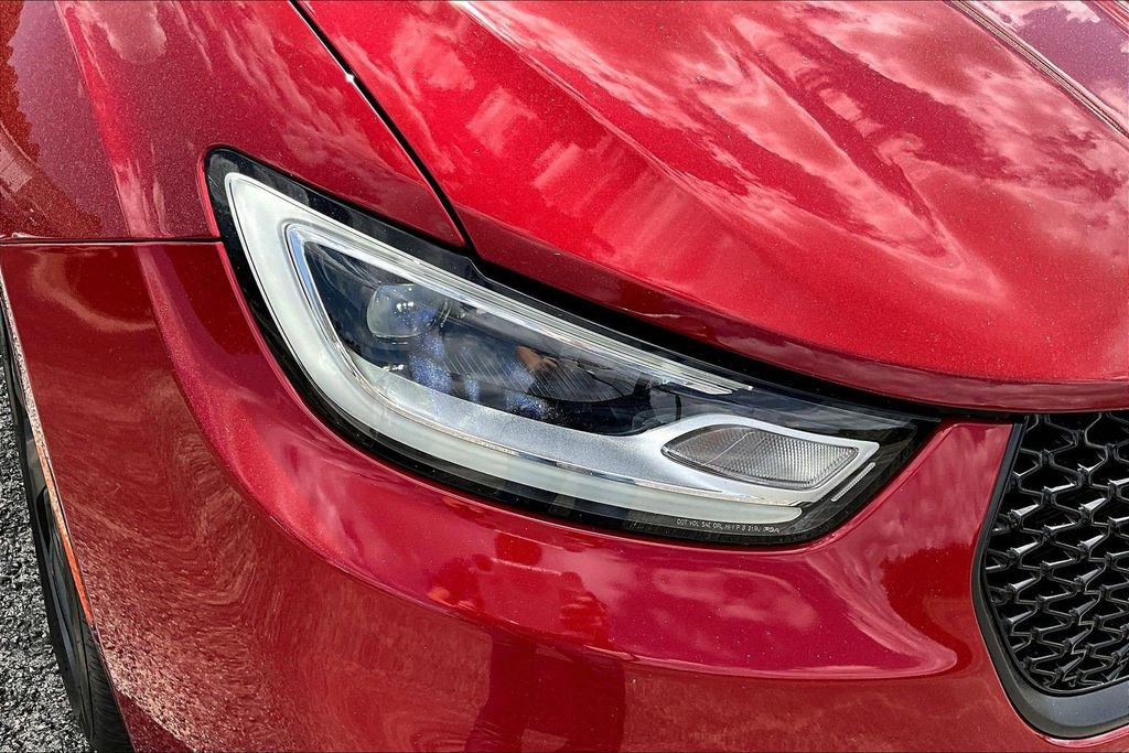 Used 2025 Chrysler Pacifica Limited image 35