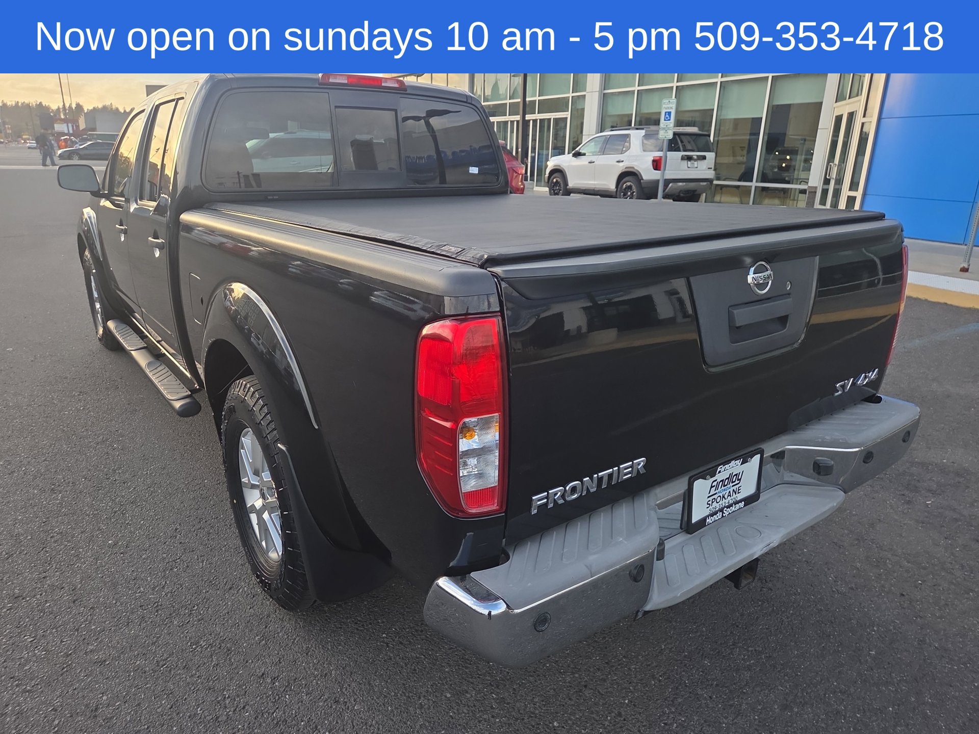 Used 2016 Nissan Frontier SV w/ SV Value Truck Package AWD/4WD image 3