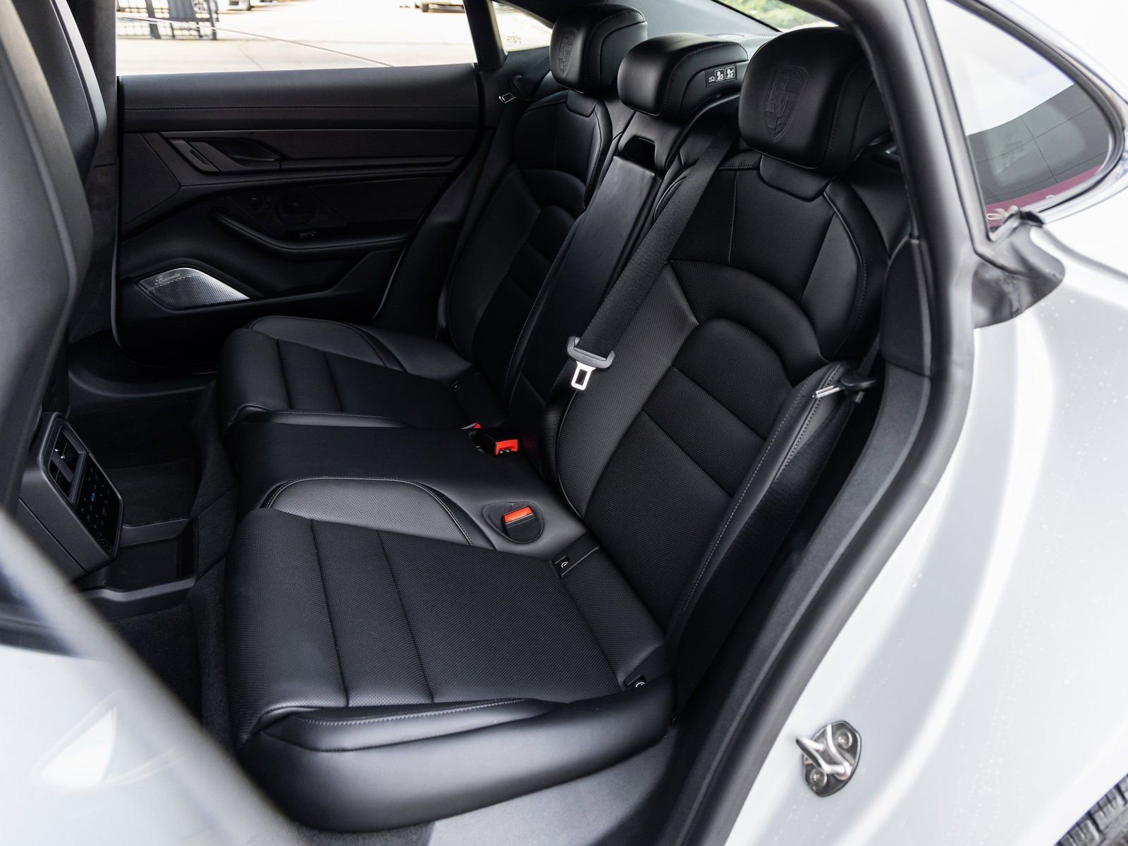 Used 2025 Porsche Taycan GTS image 39