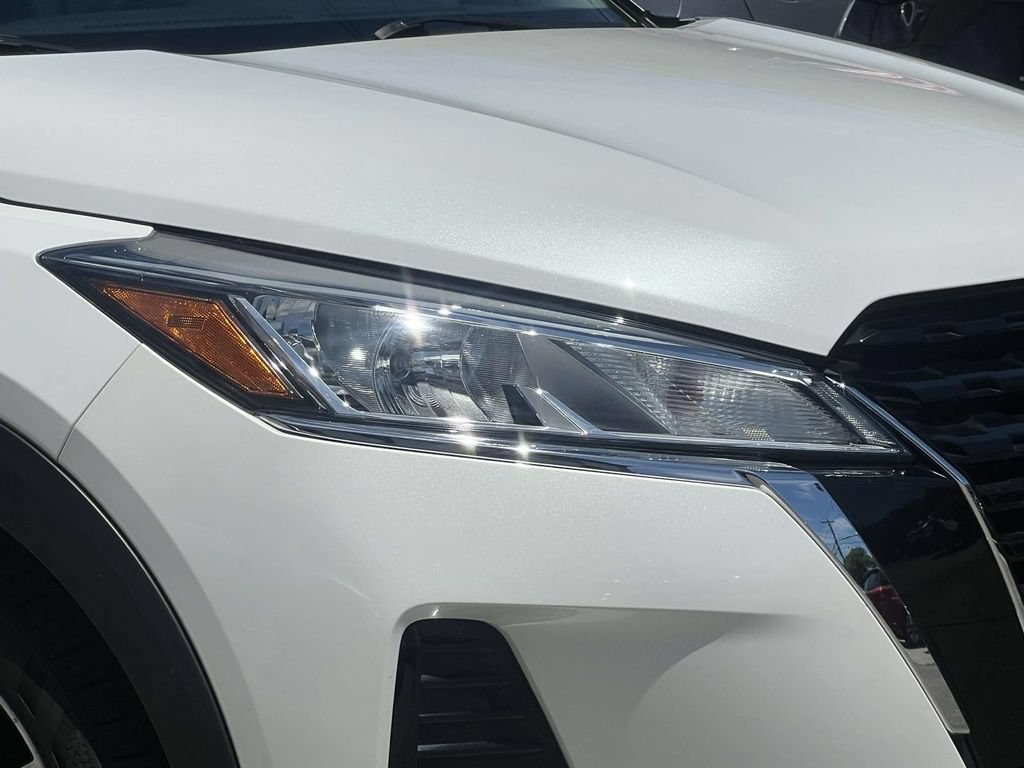 Used 2024 Nissan Kicks SV w/ Interior Electronics Package FWD image 9