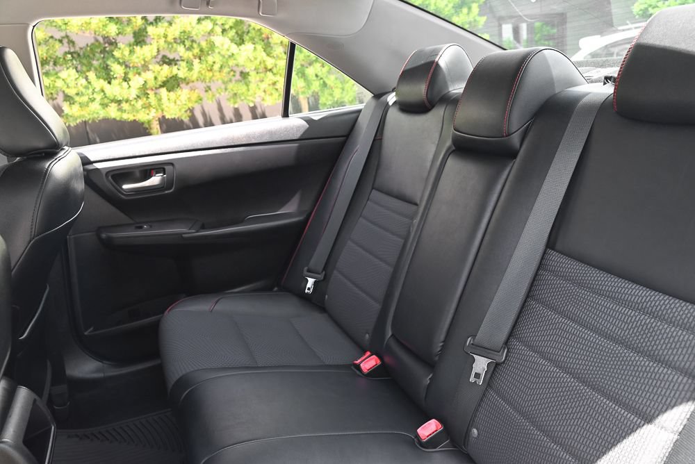 Used 2017 Toyota Camry SE FWD image 14