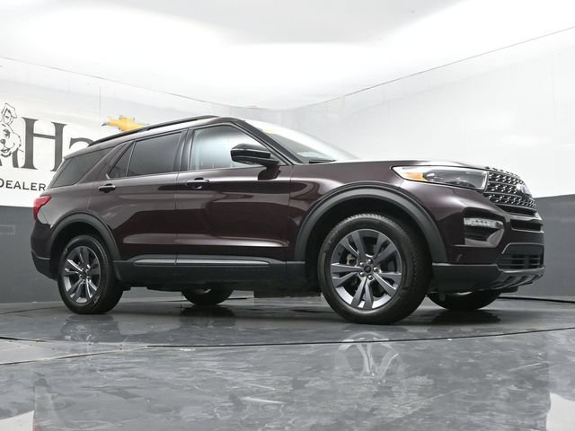 Used 2023 Ford Explorer XLT w/ Equipment Group 202A AWD/4WD image 2