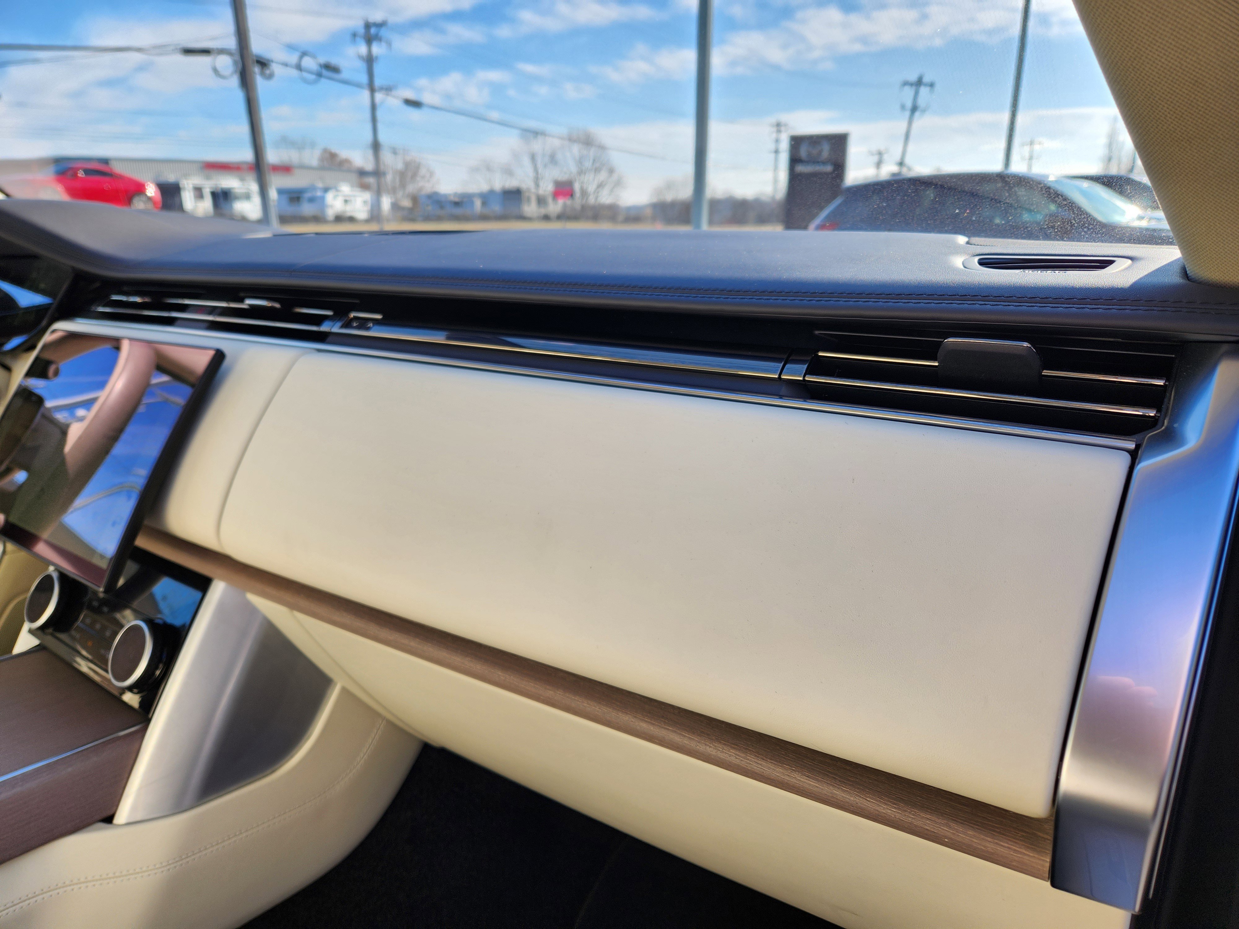 Used 2023 Land Rover Range Rover SE image 17