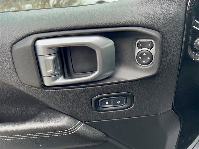 Used 2020 Jeep Gladiator Overland image 13