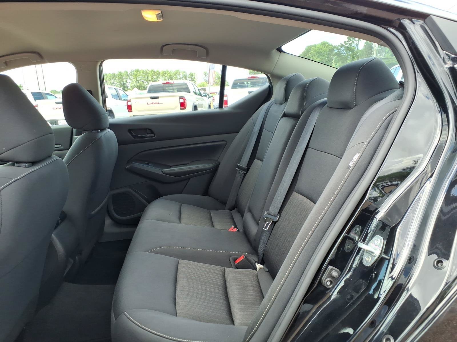 Used 2024 Nissan Altima 2.5 SV FWD image 22