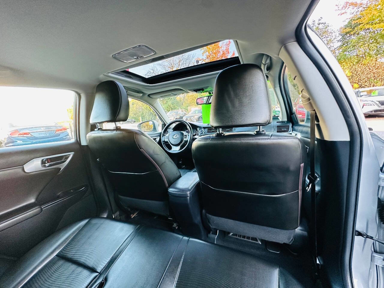 Used 2011 Lexus CT 200h Premium image 25