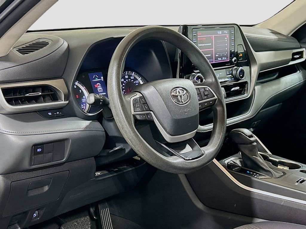 Used 2022 Toyota Highlander L FWD image 7
