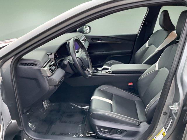 Used 2025 Toyota Camry SE FWD image 10