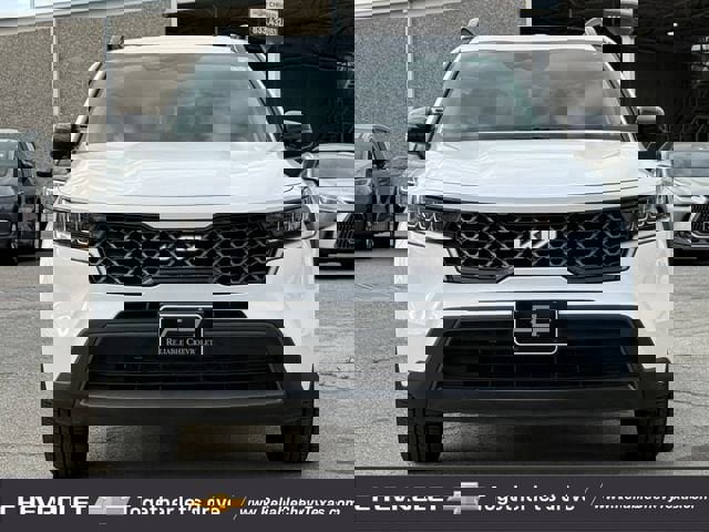 Used 2023 Kia Sorento S image 4