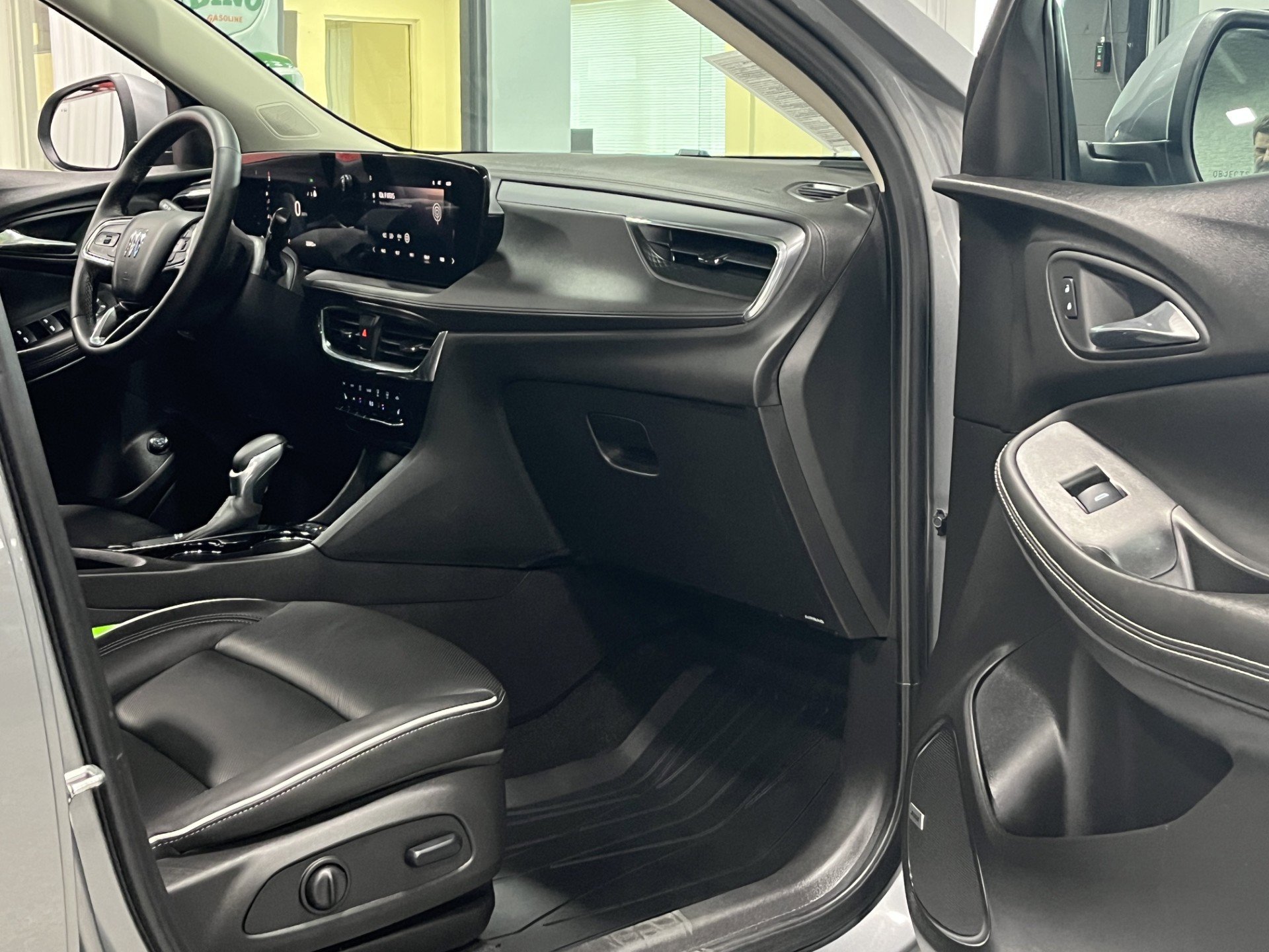 Certified 2025 Buick Encore GX Avenir w/ Avenir Technology Package AWD/4WD image 8