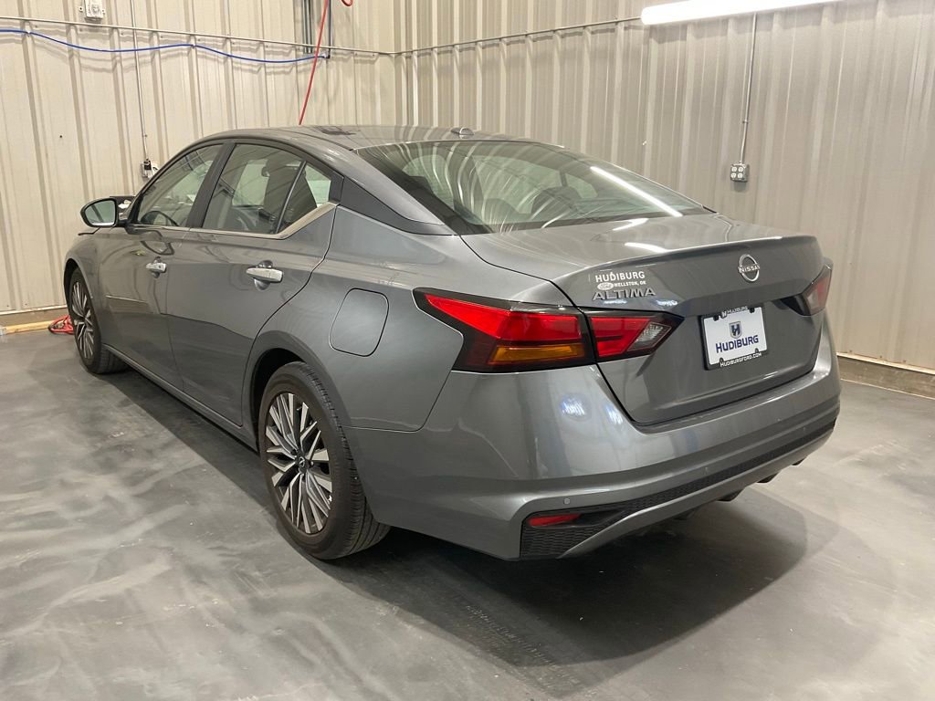 Used 2025 Nissan Altima 2.5 SV FWD image 23