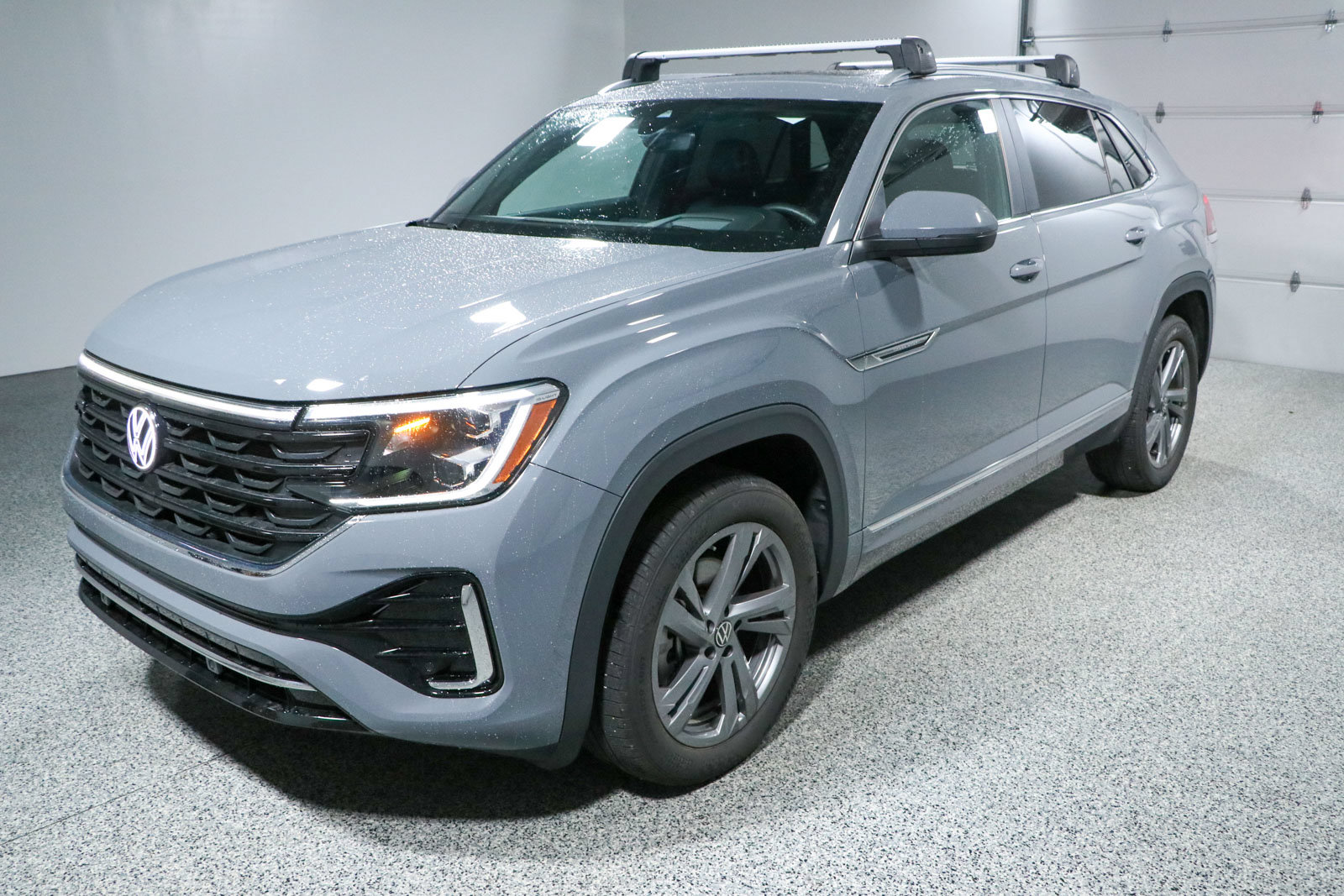 Used 2024 Volkswagen Atlas Cross Sport SEL R-Line AWD/4WD image 33