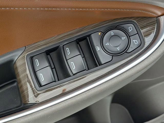 Used 2018 Chevrolet Malibu Premier w/ Premier Sun and Wheel Package FWD image 12