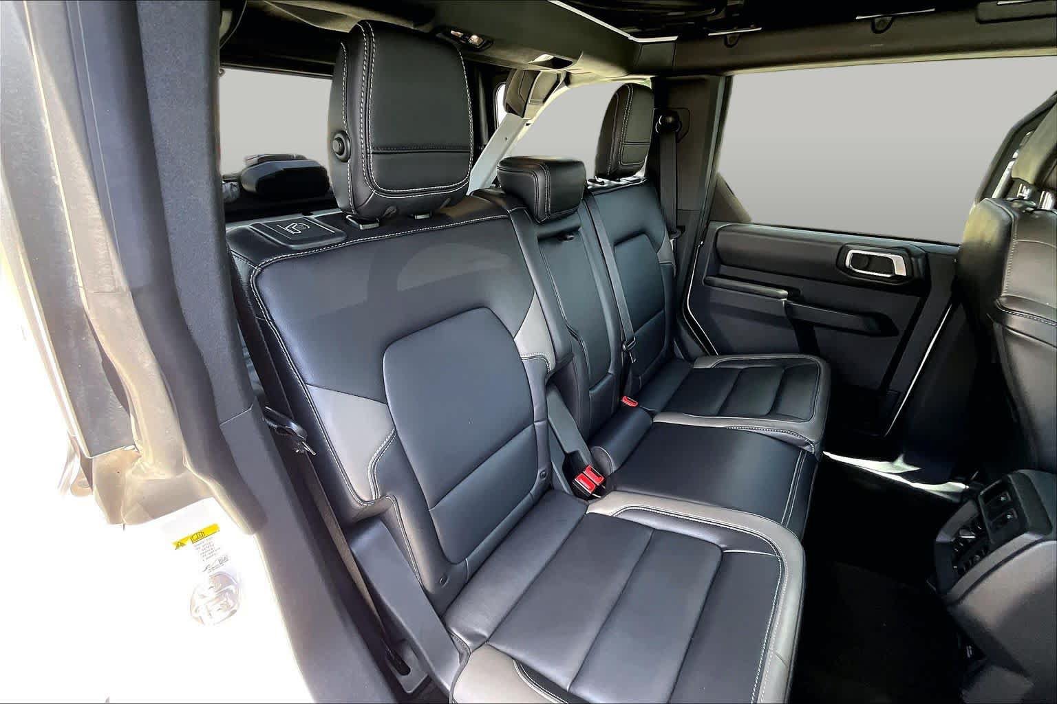 Used 2025 Ford Bronco Outer Banks AWD/4WD image 18