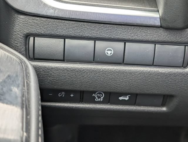 Used 2025 Nissan Rogue SV AWD/4WD image 23