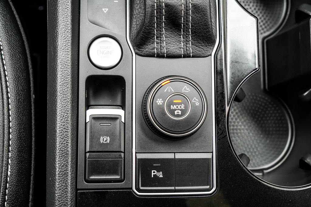 Used 2023 Volkswagen Atlas SE AWD/4WD image 28