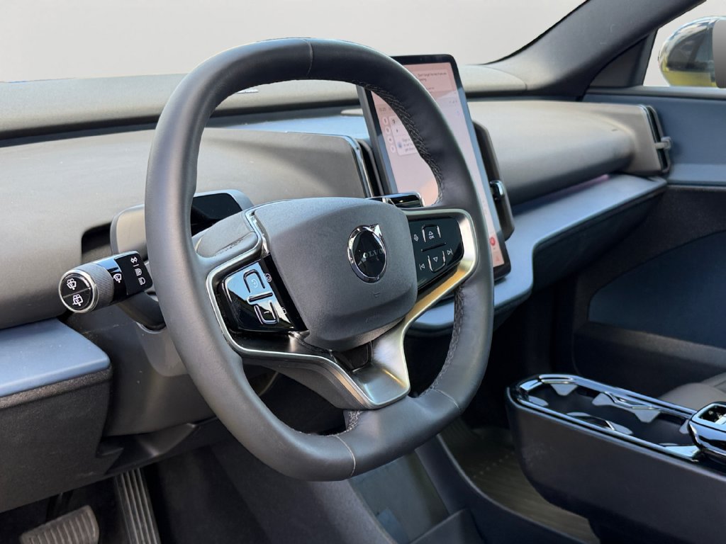 Certified 2025 Volvo EX30 Ultra AWD/4WD image 18