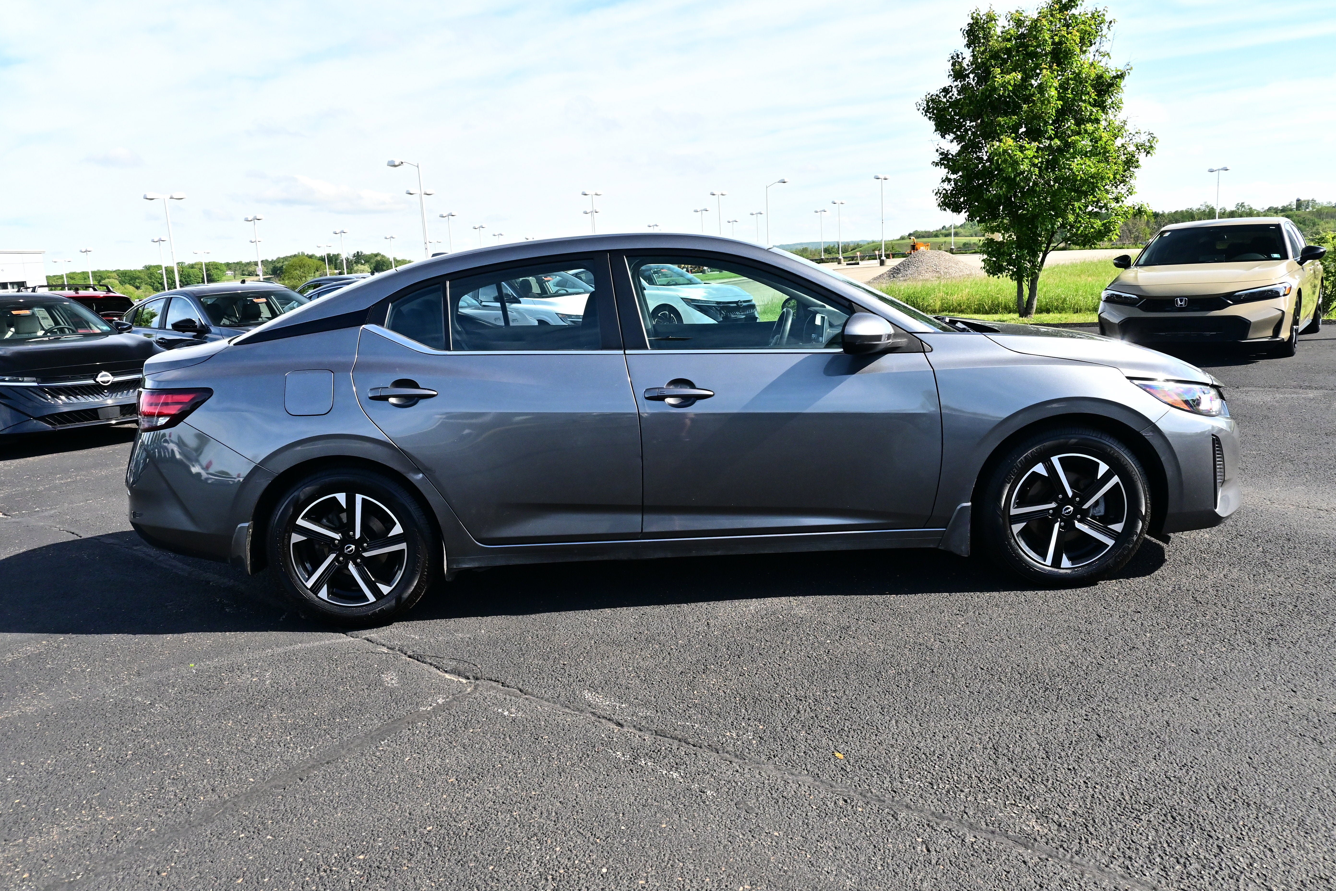 Used 2024 Nissan Sentra SV FWD image 5
