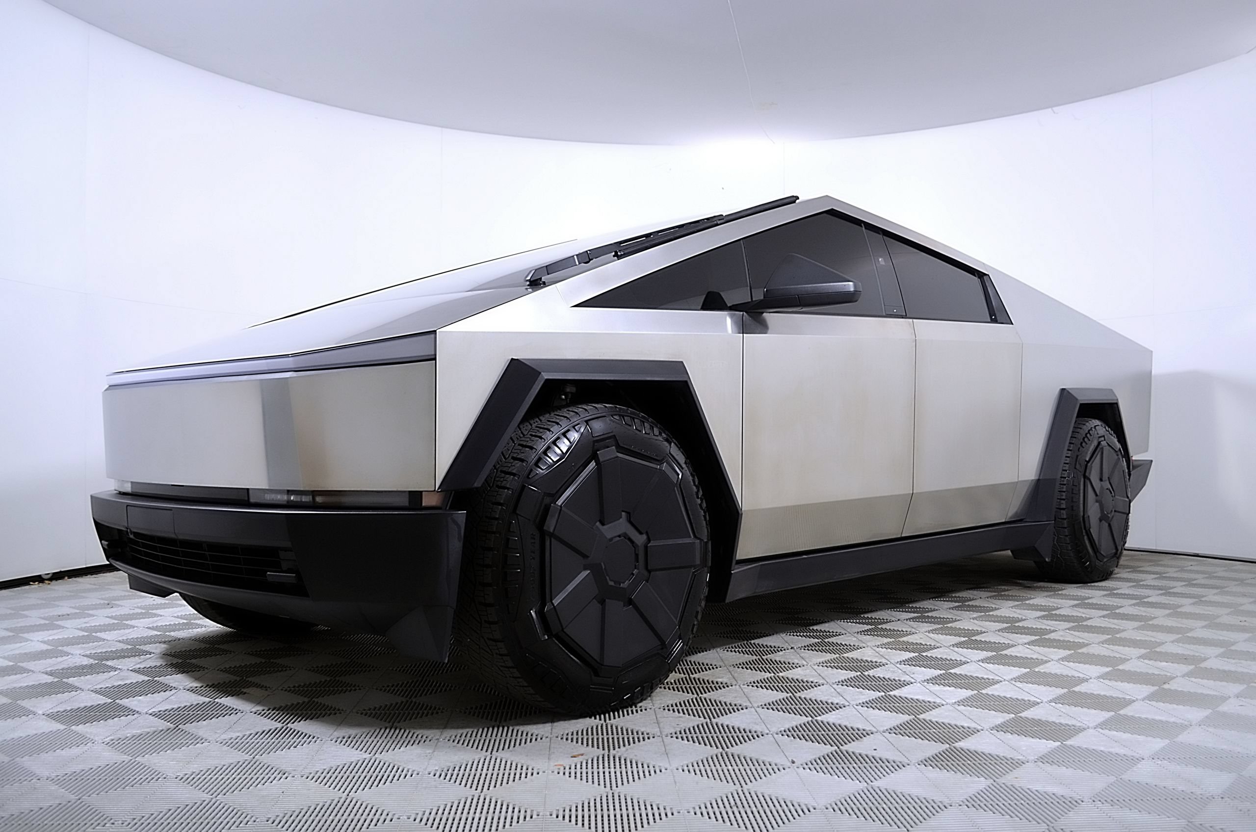 Used 2024 Tesla Cybertruck Cyberbeast AWD/4WD image 2