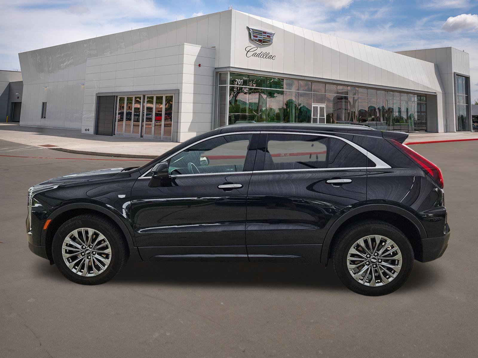 Used 2025 Cadillac XT4 Premium Luxury AWD/4WD image 2