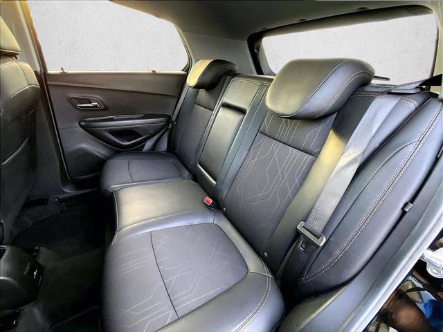 Used 2022 Chevrolet Trax LT w/ Midnight Edition image 28