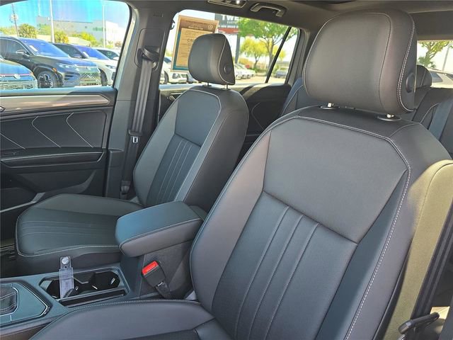 Used 2023 Volkswagen Tiguan SE R-Line image 18