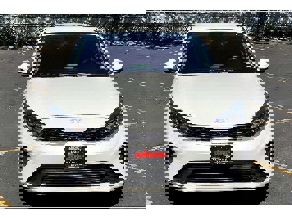 Used 2023 Kia Forte LXS image 3