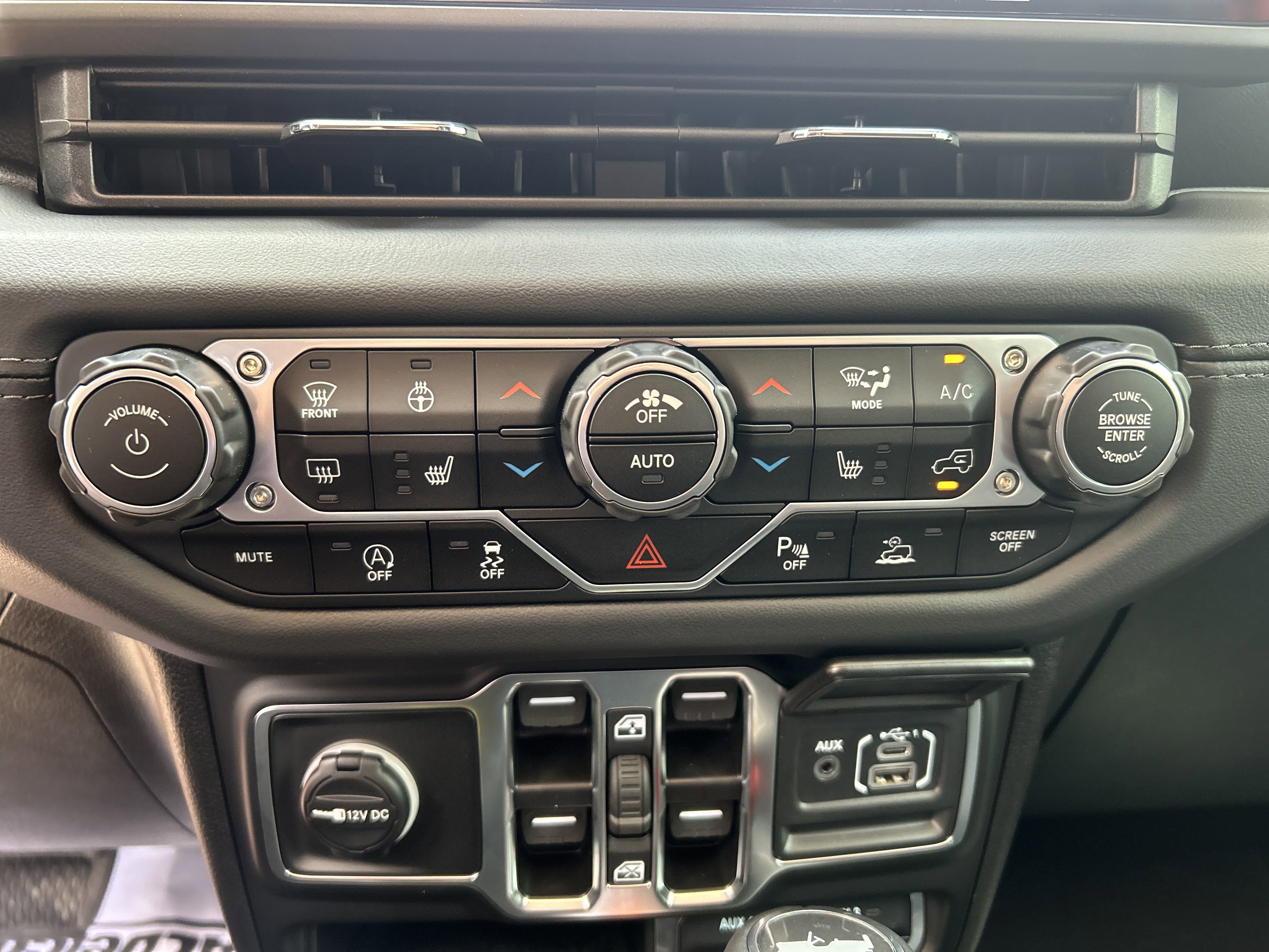 New 2025 Jeep Wrangler Sahara image 20