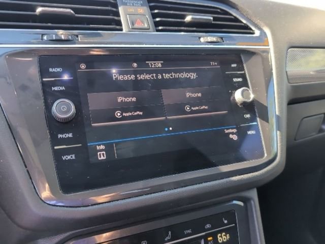 Used 2022 Volkswagen Tiguan SE w/ Panoramic Sunroof Package image 17