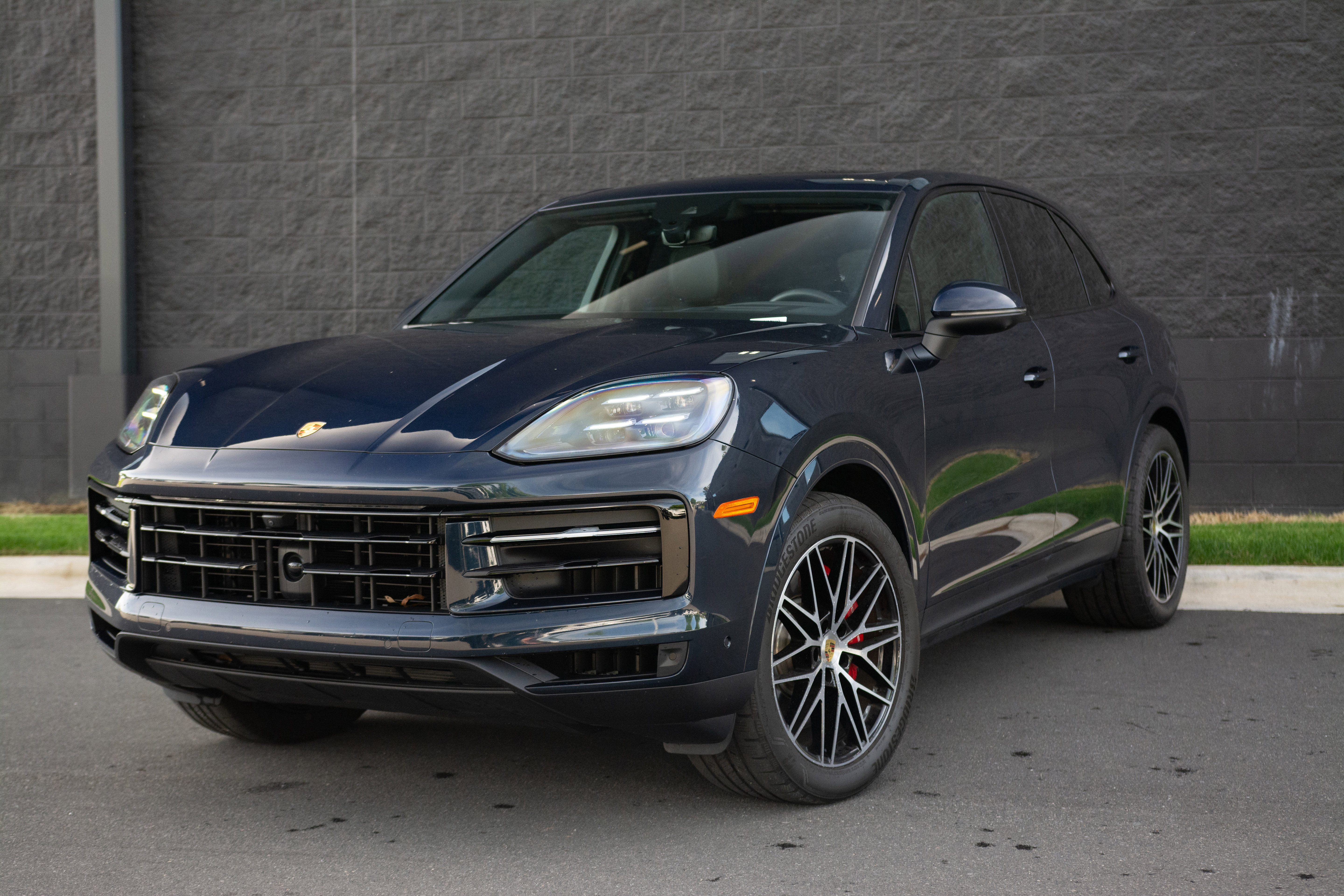 Certified 2025 Porsche Cayenne E-Hybrid image 1
