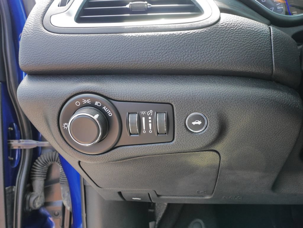 Used 2017 Chrysler 200 Limited Platinum FWD image 22