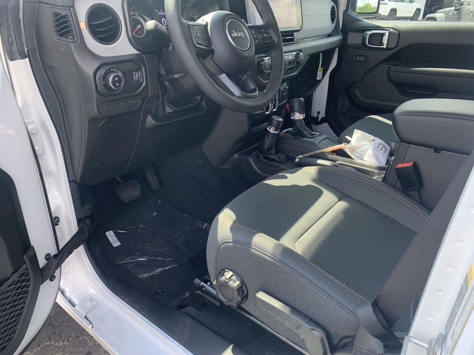 New 2025 Jeep Gladiator Sport image 15