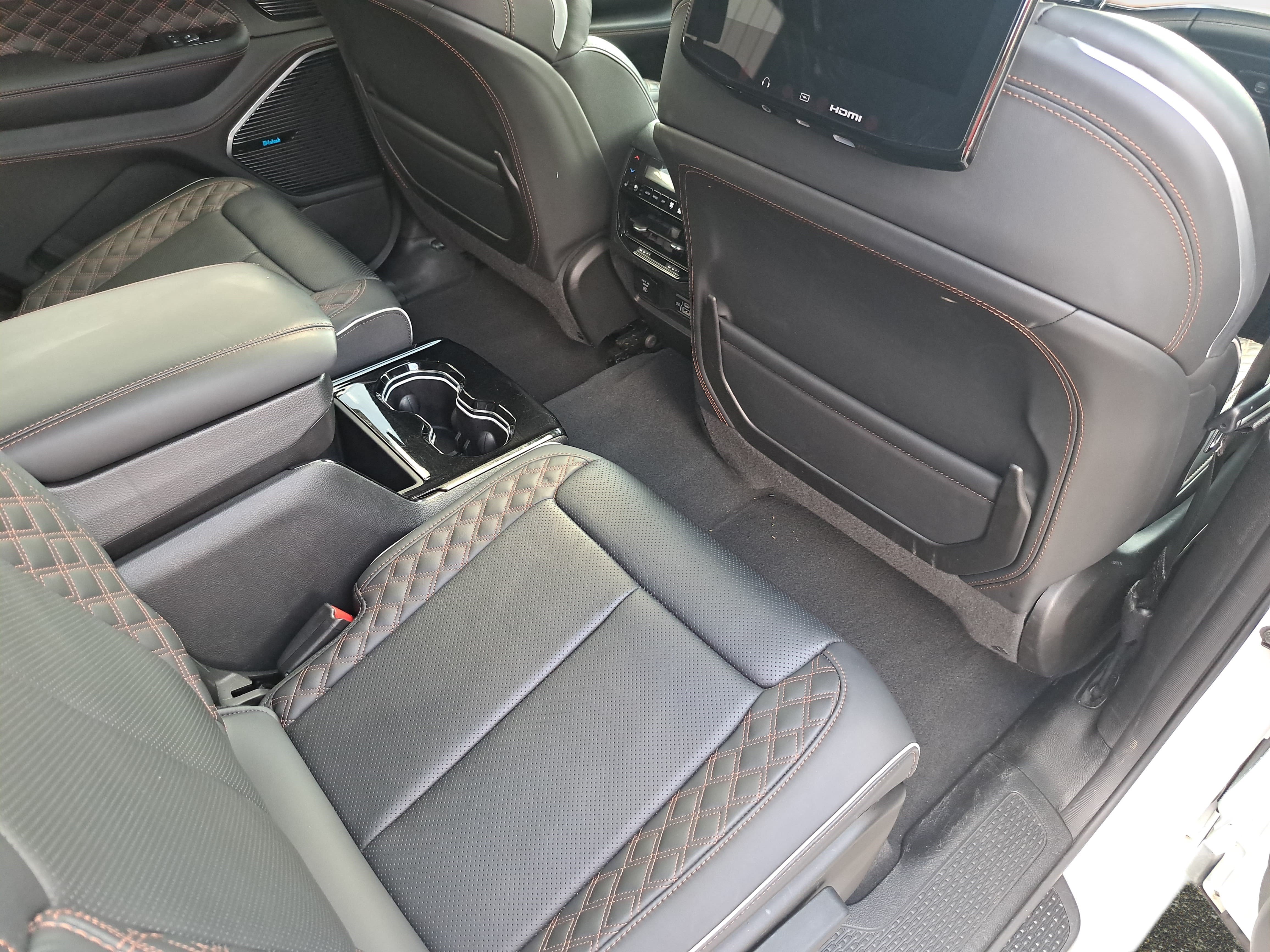 Used 2024 Jeep Grand Cherokee L Summit AWD/4WD image 11