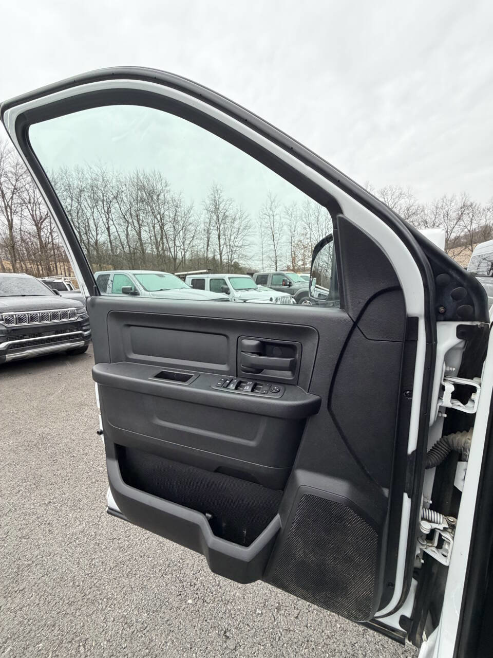 Used 2022 RAM 2500 Tradesman w/ Chrome Appearance Group image 39