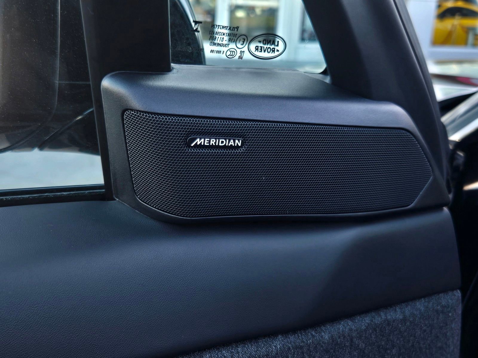 Used 2025 Land Rover Range Rover Sport SE image 11