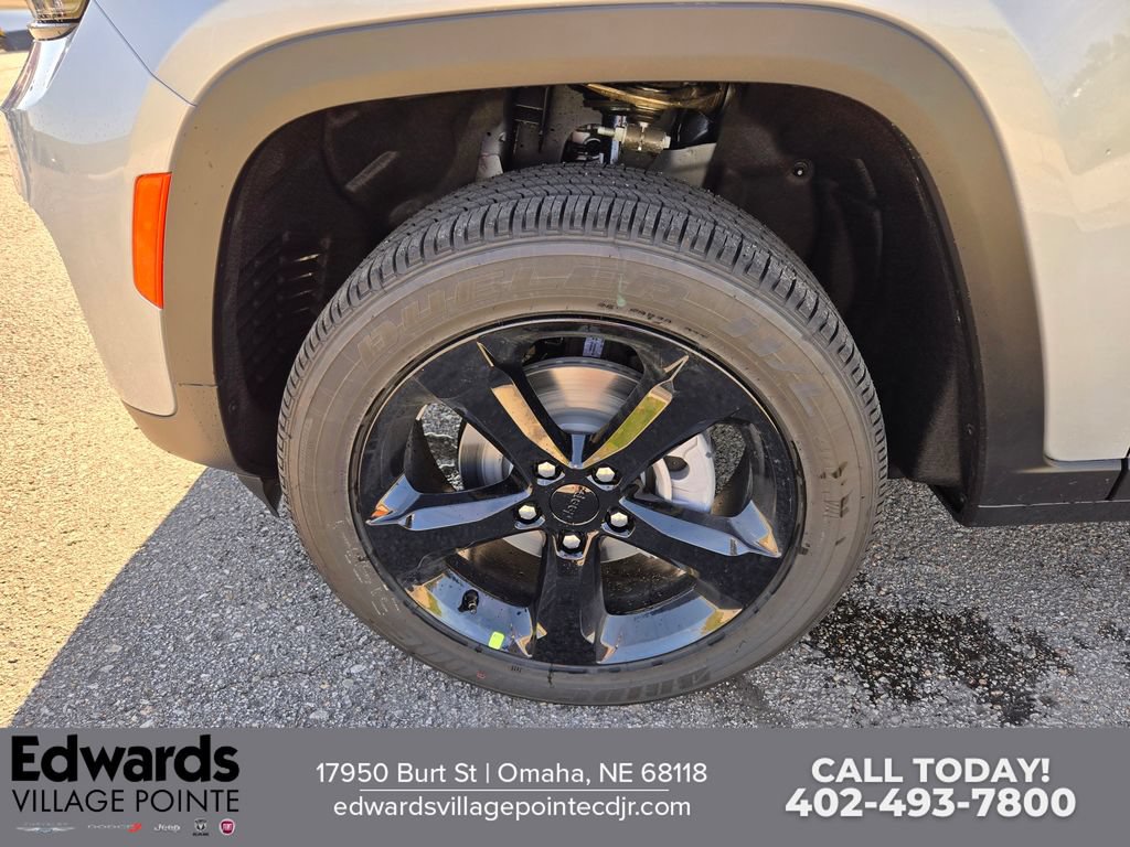 New 2025 Jeep Grand Cherokee Altitude AWD/4WD image 29
