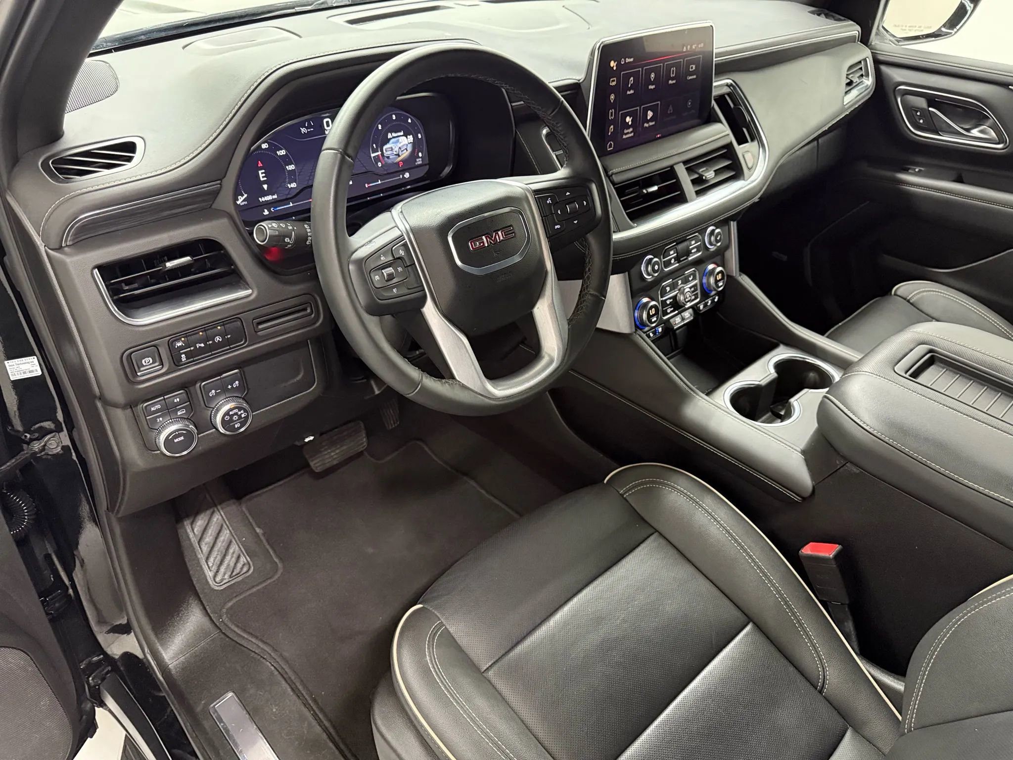 Used 2024 GMC Yukon SLT image 2