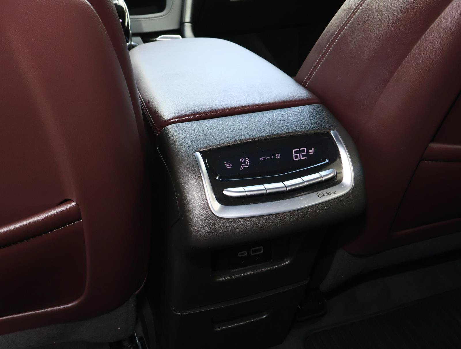Certified 2024 Cadillac XT6 Premium Luxury AWD/4WD image 16