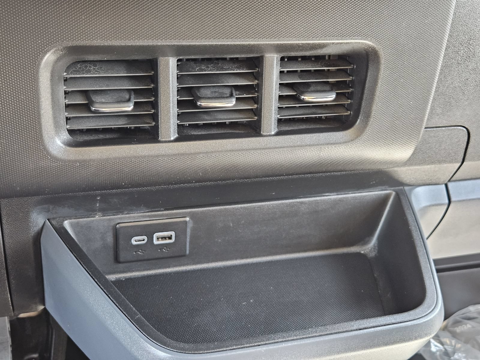 Used 2024 Chevrolet Brightdrop 600 w/ Commercial Equipment Package AWD/4WD image 20