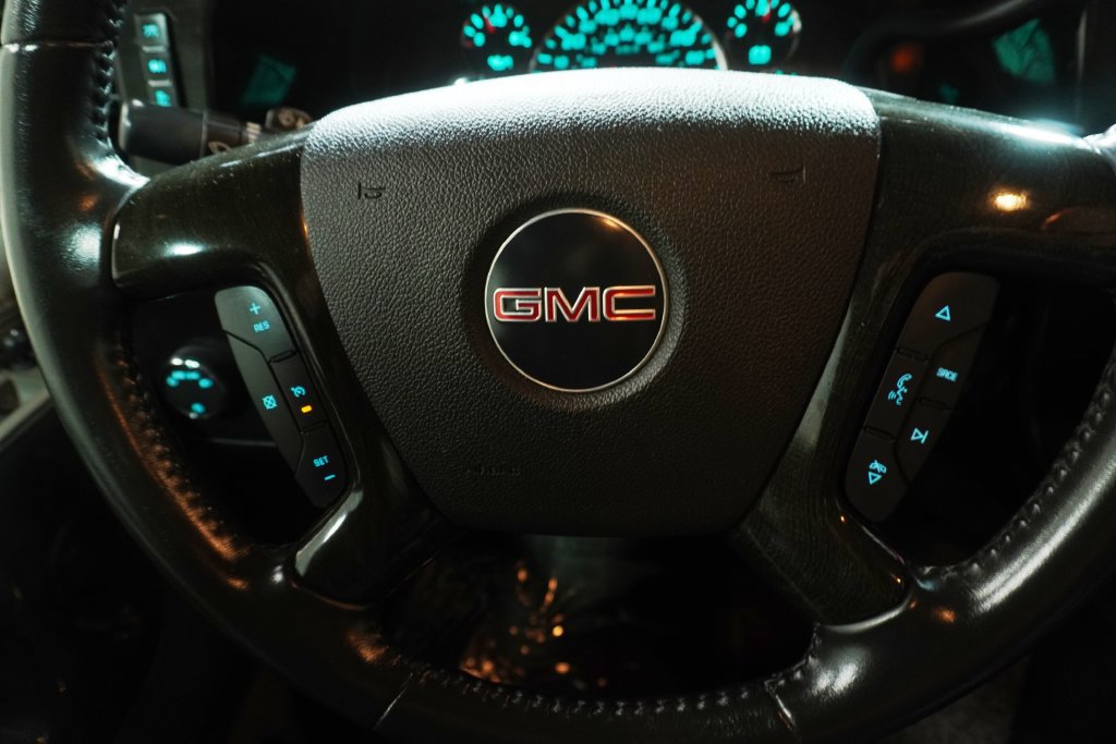 Used 2011 GMC Savana 1500 LT w/ LT Preferred Equipment Group AWD/4WD image 17