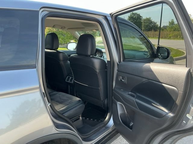 Used 2019 Mitsubishi Outlander SE AWD/4WD image 17