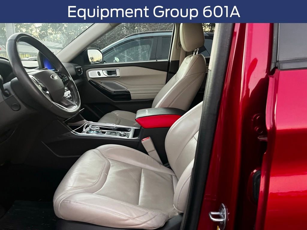 Used 2023 Ford Explorer Platinum w/ Technology Package image 12