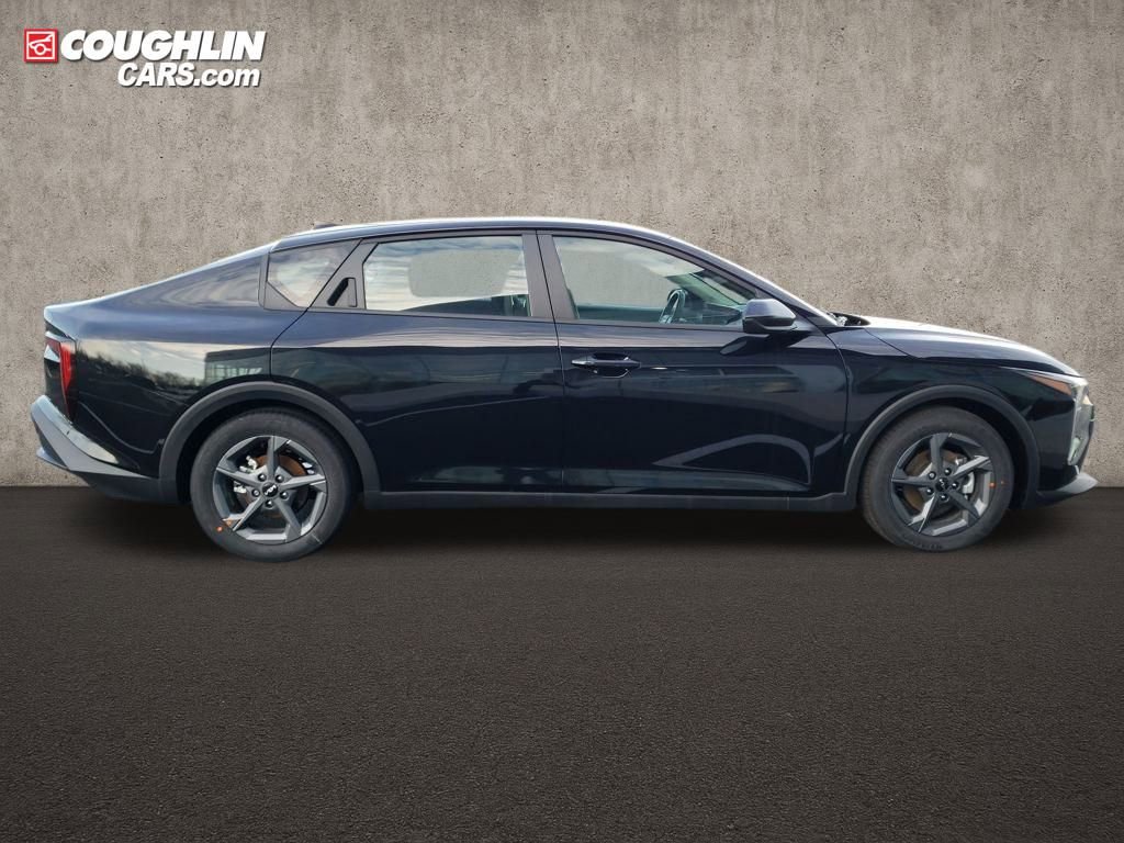 New 2025 Kia K4 LXS image 9