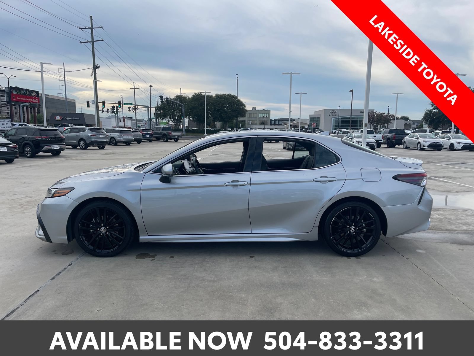 Used 2024 Toyota Camry XSE FWD image 2