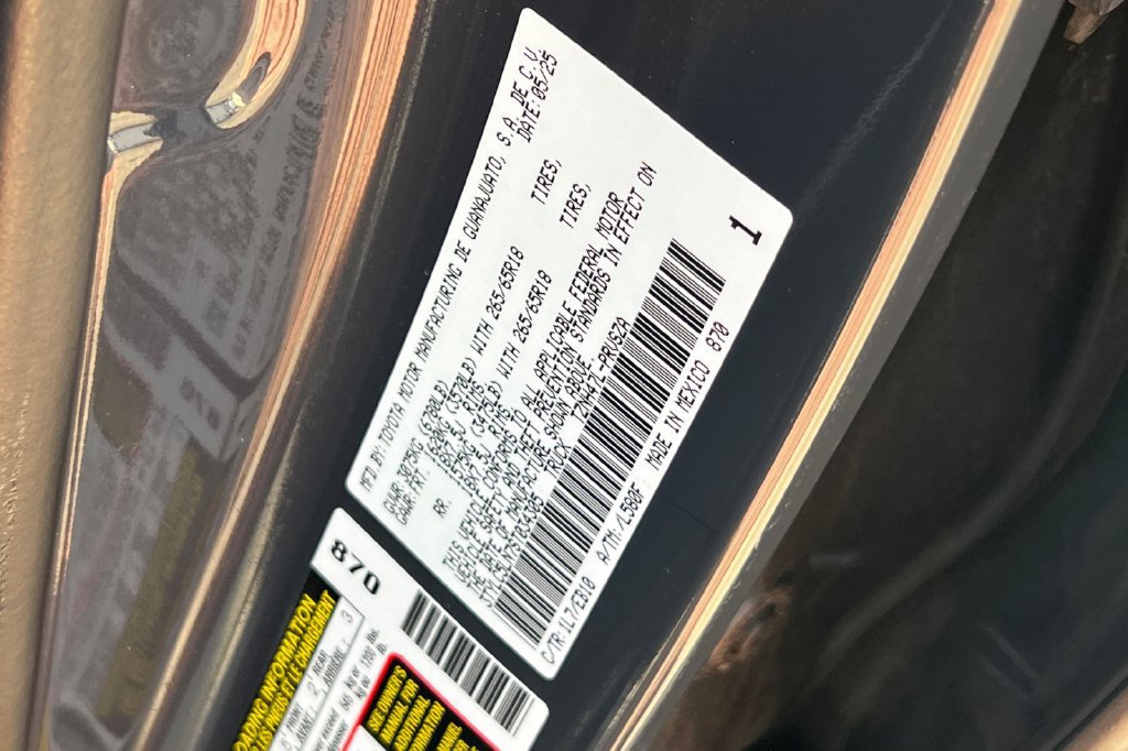 Certified 2025 Toyota Tacoma Limited AWD/4WD image 31