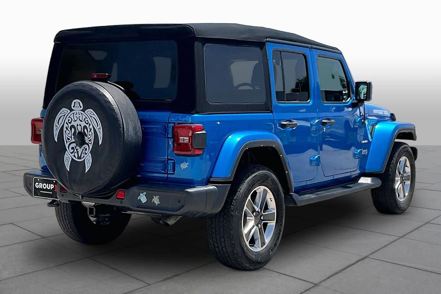 Used 2022 Jeep Wrangler Unlimited Sahara w/ LED Lighting Group AWD/4WD image 12