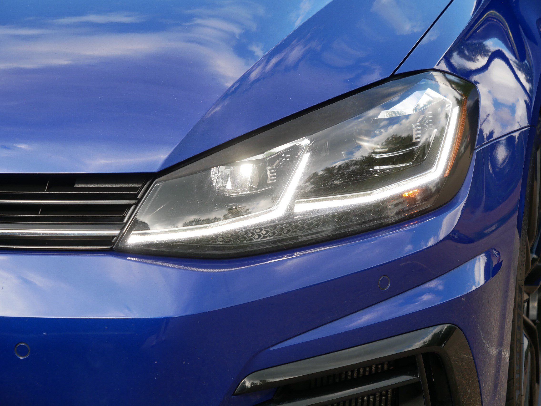 Used 2019 Volkswagen Golf R 4-Door AWD/4WD image 16
