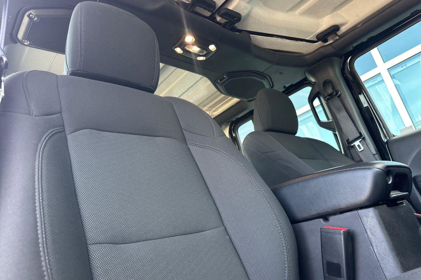 Used 2022 Jeep Wrangler Unlimited Sport image 18