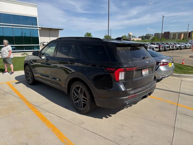 Used 2025 Ford Explorer ST AWD/4WD image 5